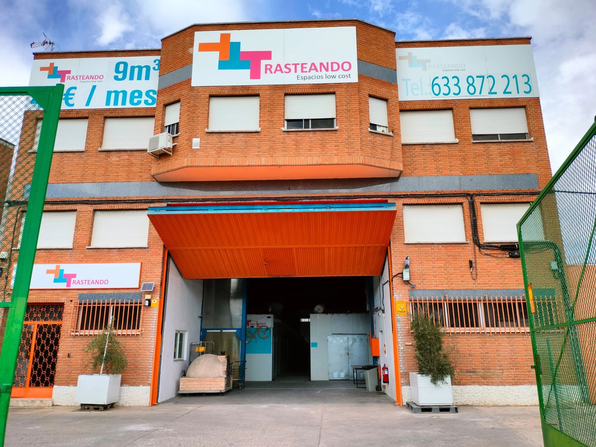 Edificio TRASTEANDO – Espacios low cost en San Fernando de Henares, Madrid